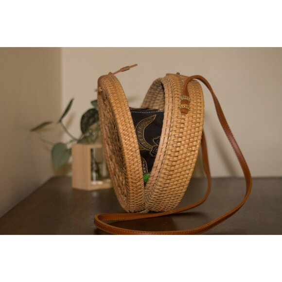 Authentic Bali Rattan Round Bag – Handwoven Ata Boho Purse with Batik Lining - Picture 12 of 16